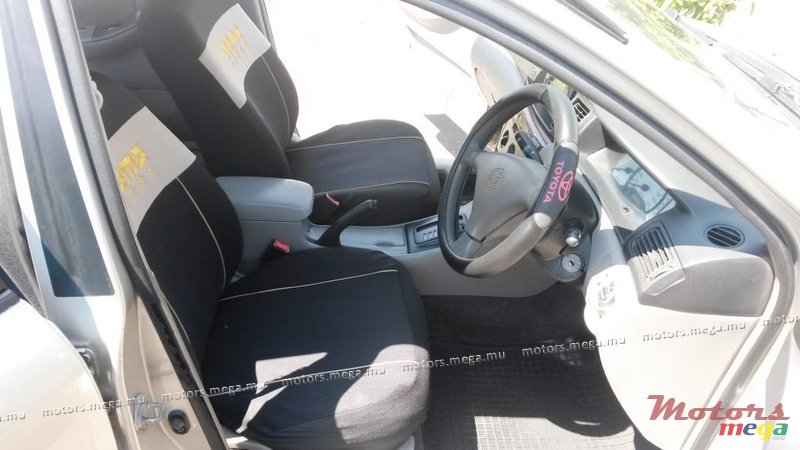 2001' Toyota Corolla NZE photo #4