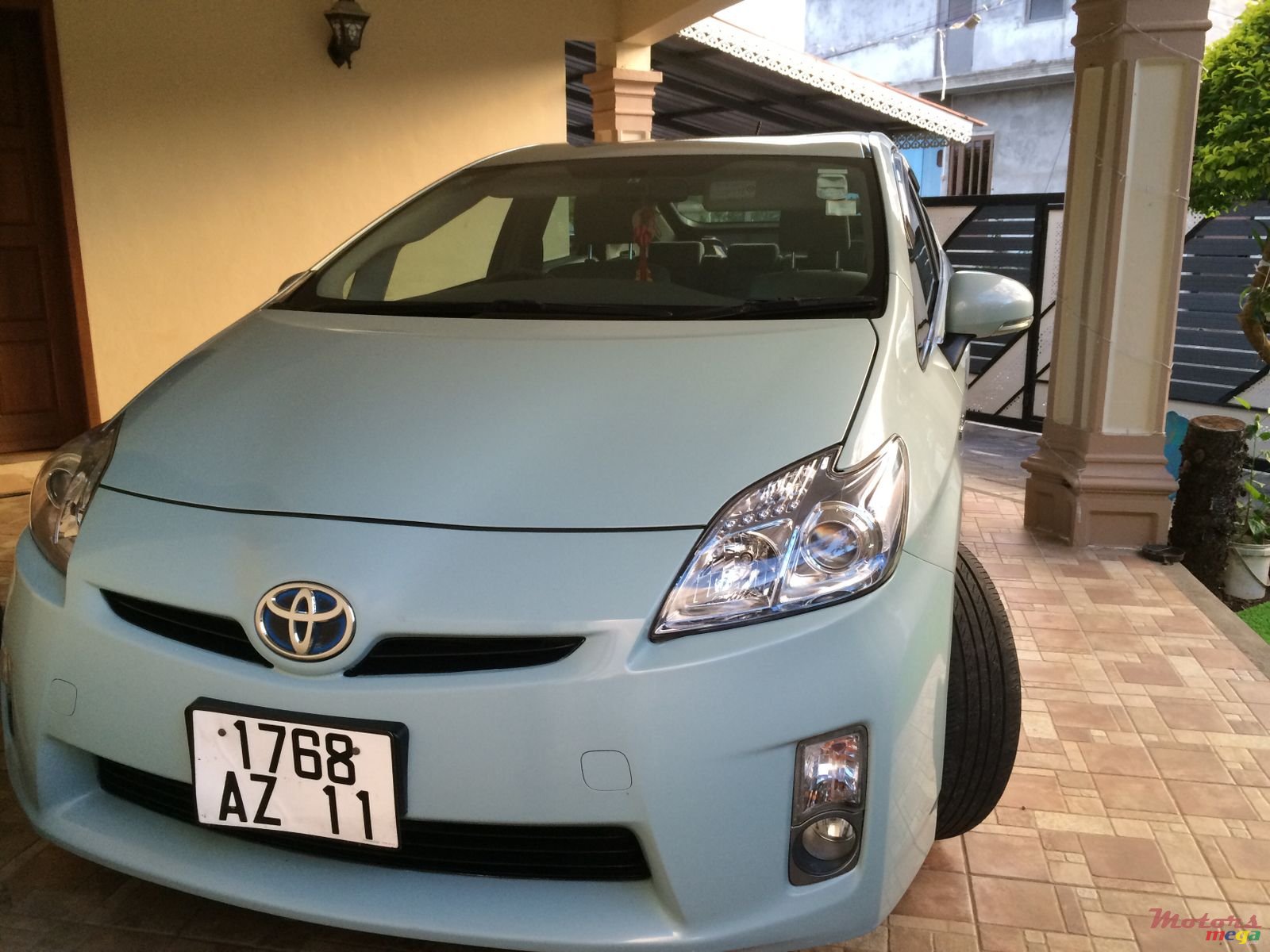 2011' Toyota Prius photo #1