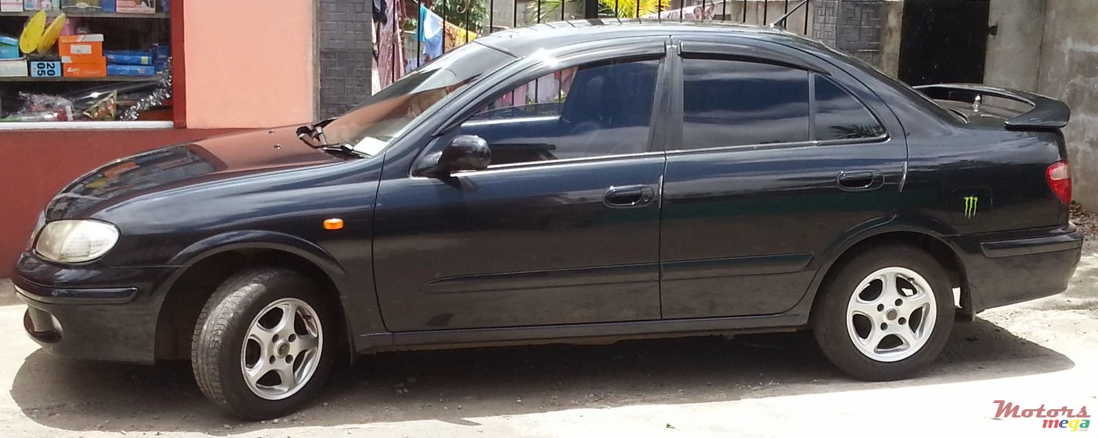 2001' Nissan Almera photo #1