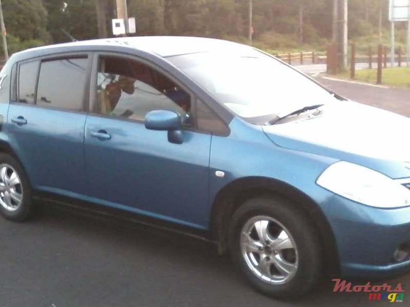 2005' Nissan Tiida photo #1