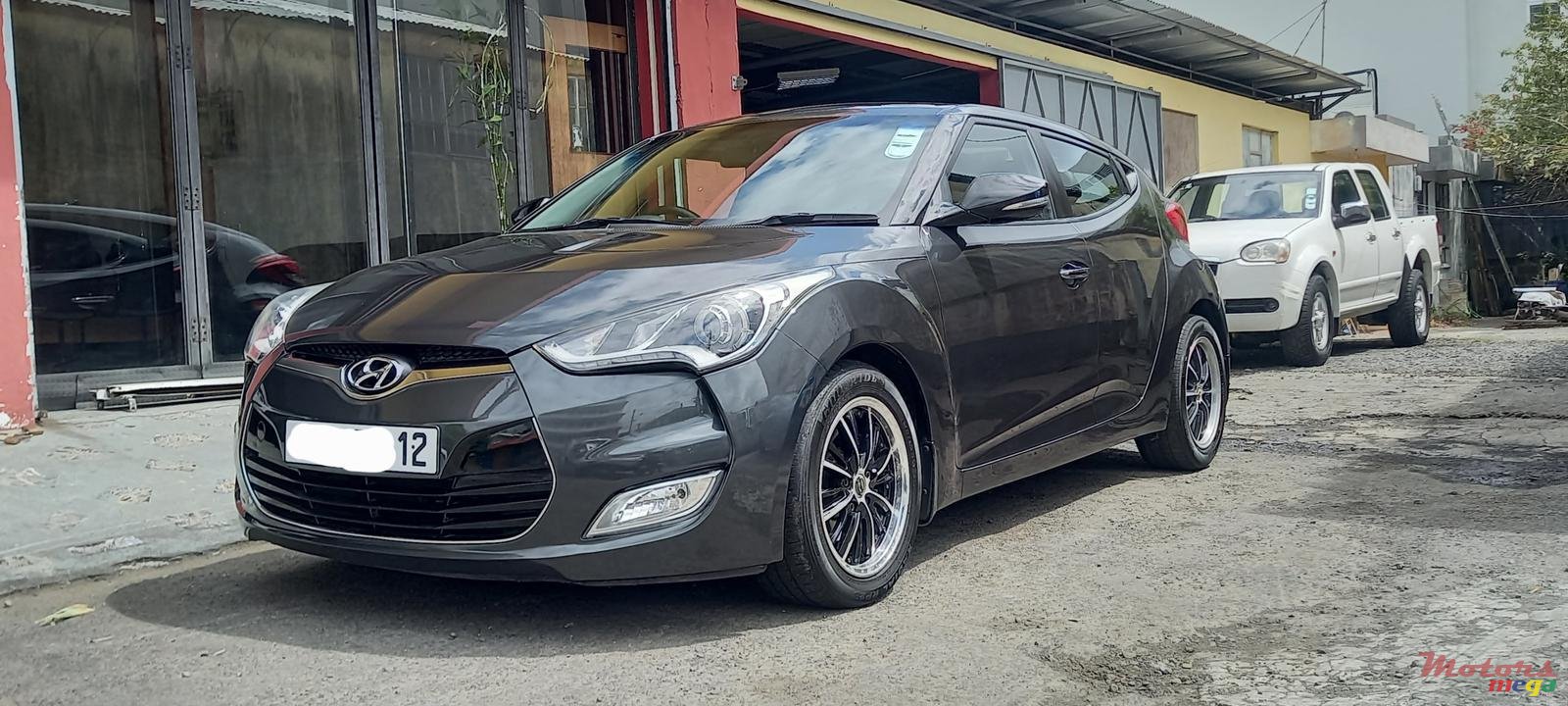 2012' Hyundai Veloster photo #2