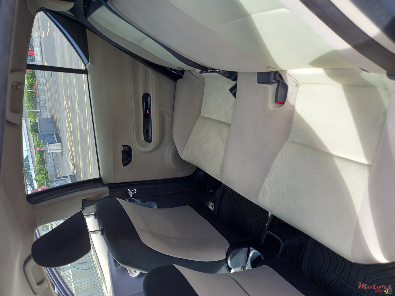 2012' Toyota Aqua photo #5