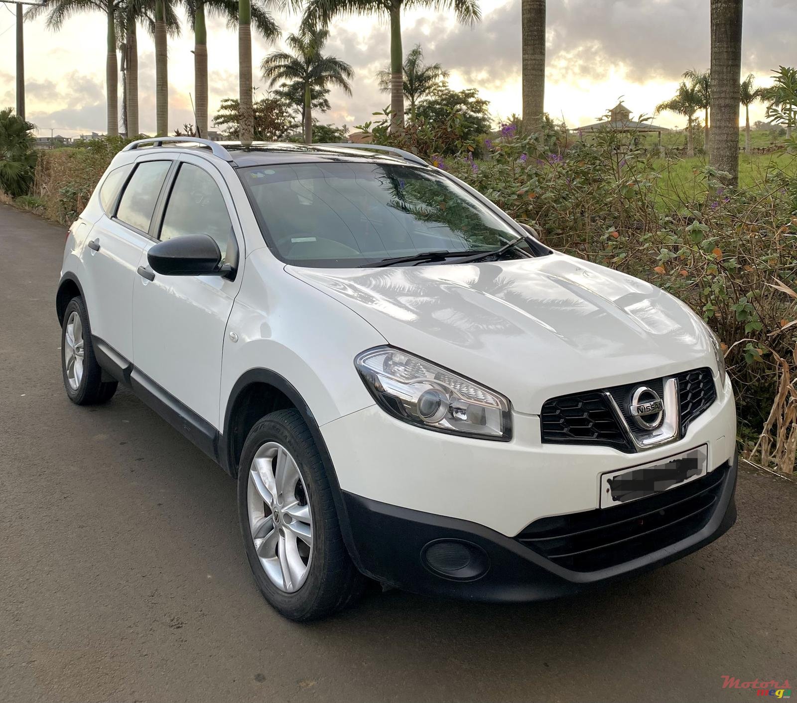 2014&#x27; Nissan Qashqai+2 Panoramic photo #3