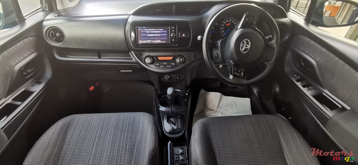 2017' Toyota Vitz photo #4