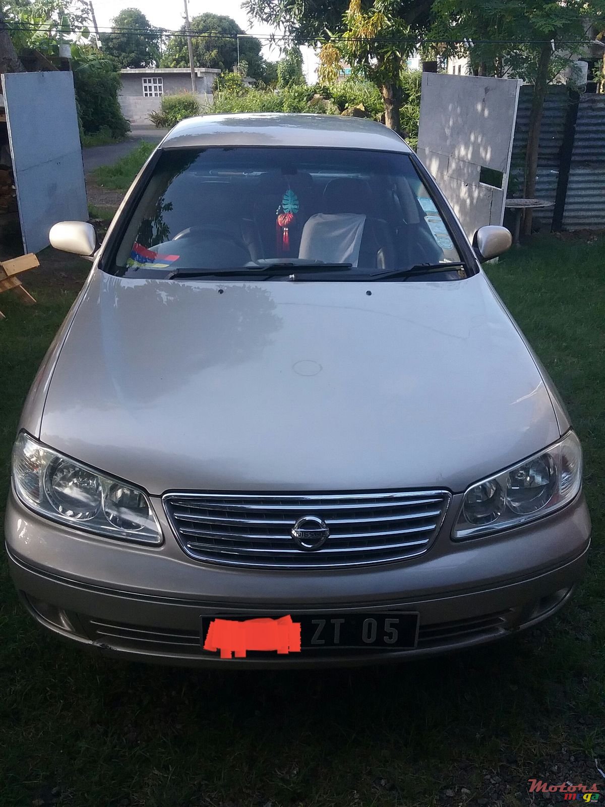 2005' Nissan photo #1