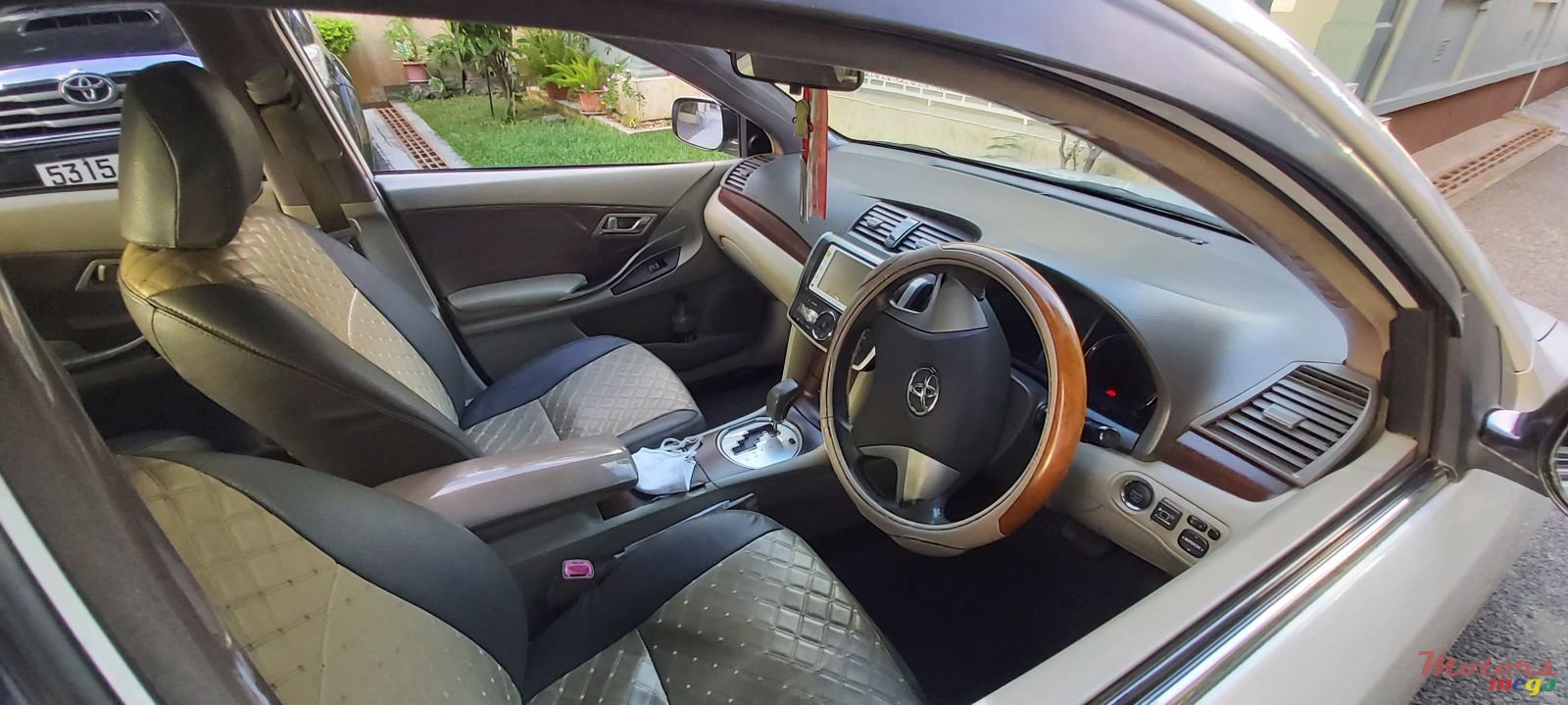 2012' Toyota Allion A15 photo #4