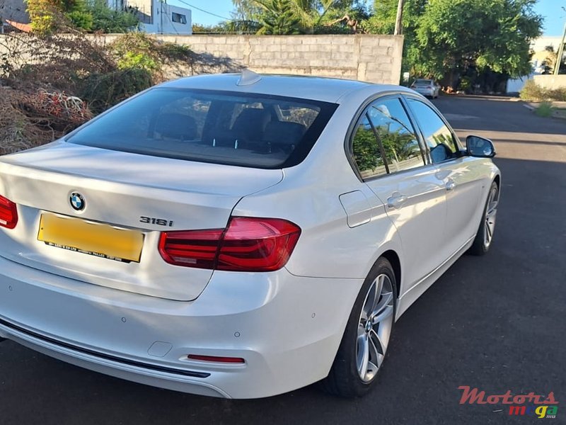 2016' BMW 3 Series Sedan photo #4