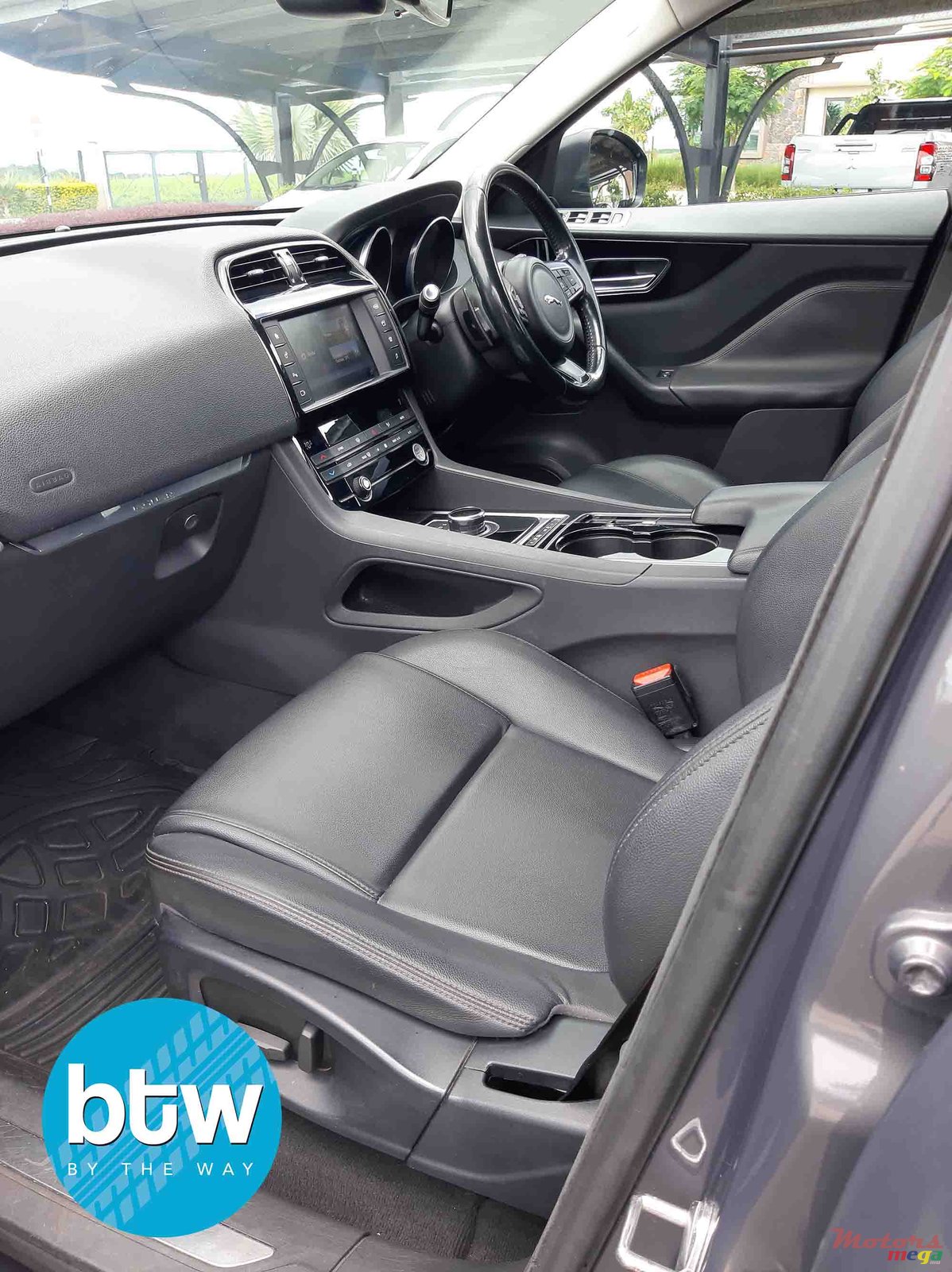 2017' Jaguar F-Type photo #7