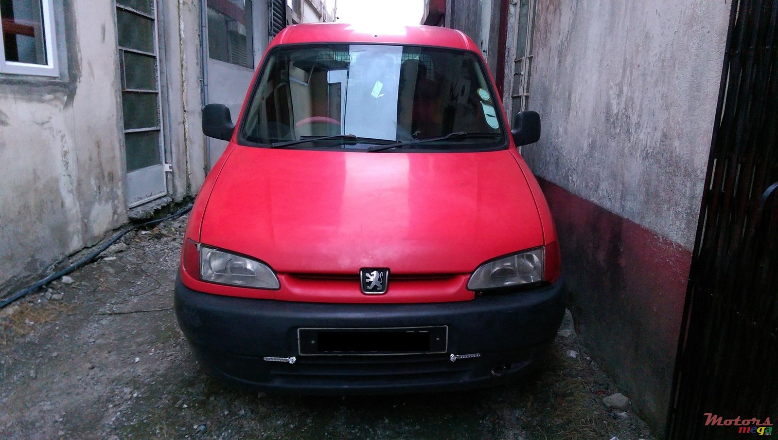 2002' Peugeot Partner photo #1