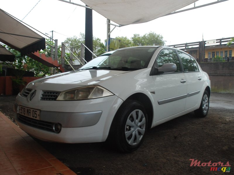 2005' Renault Megane photo #1