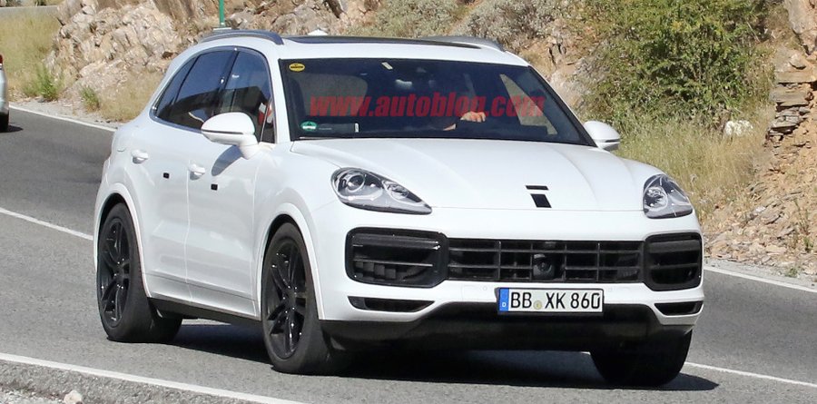 New Porsche Cayenne spotted with a different nose