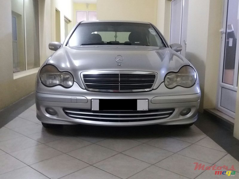 2003' Mercedes-Benz CL 220 photo #1