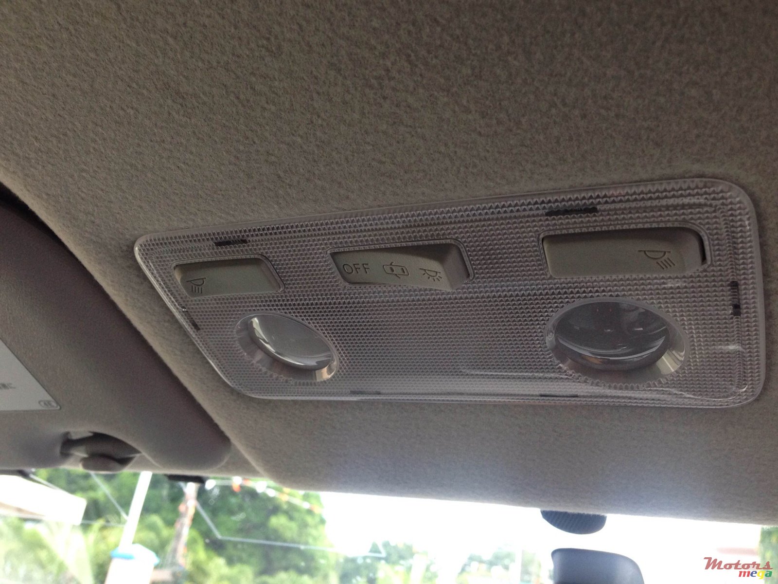 2011' Toyota Vitz photo #4