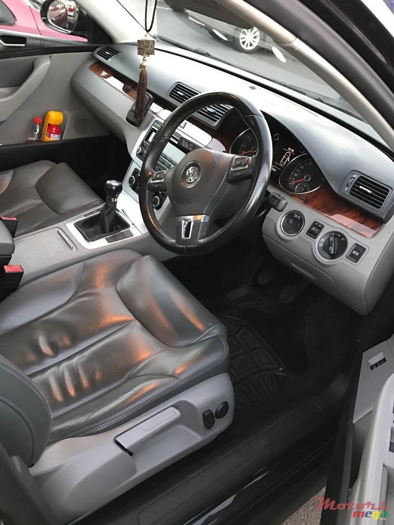 2011' Volkswagen Passat FSI photo #5