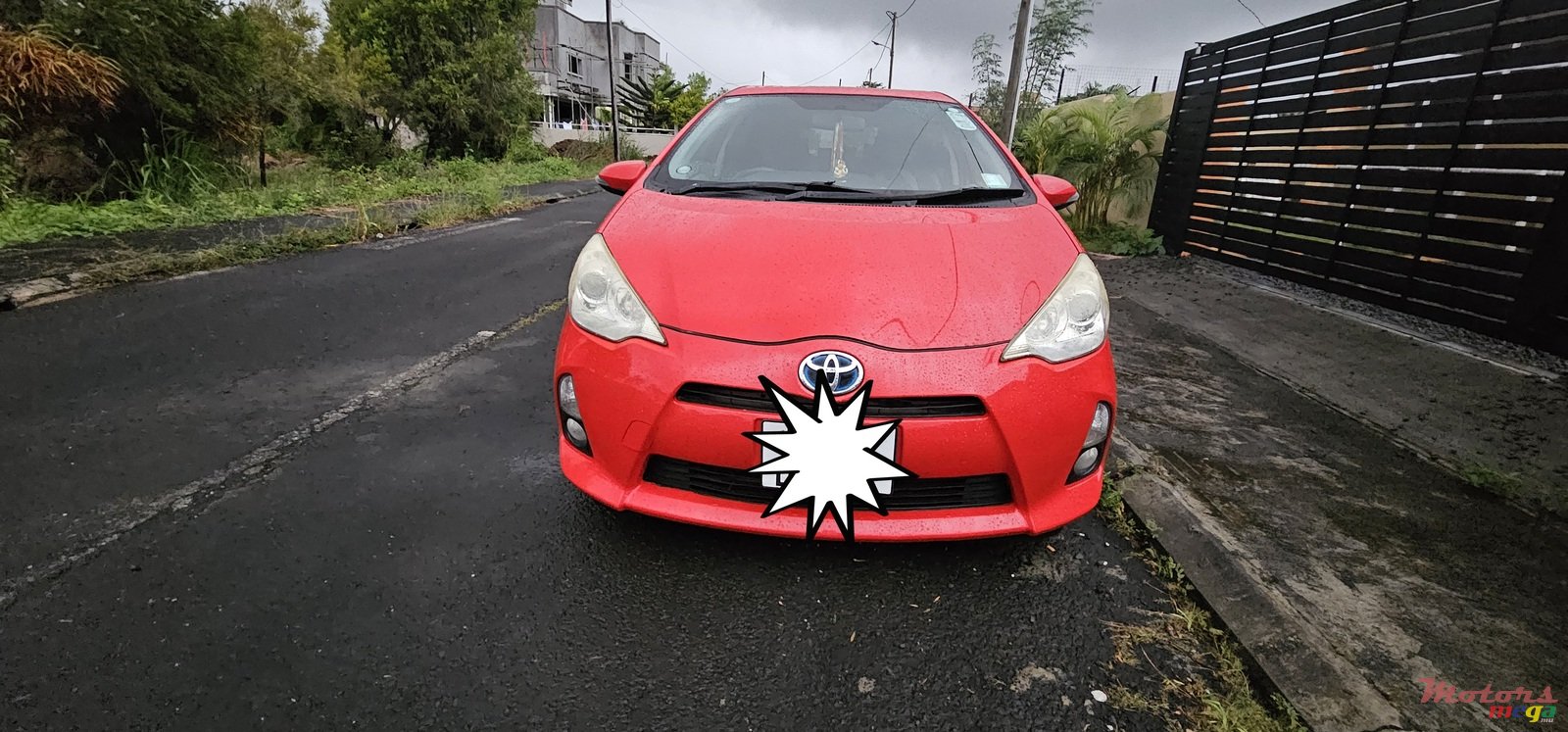 2012' Toyota Aqua photo #3