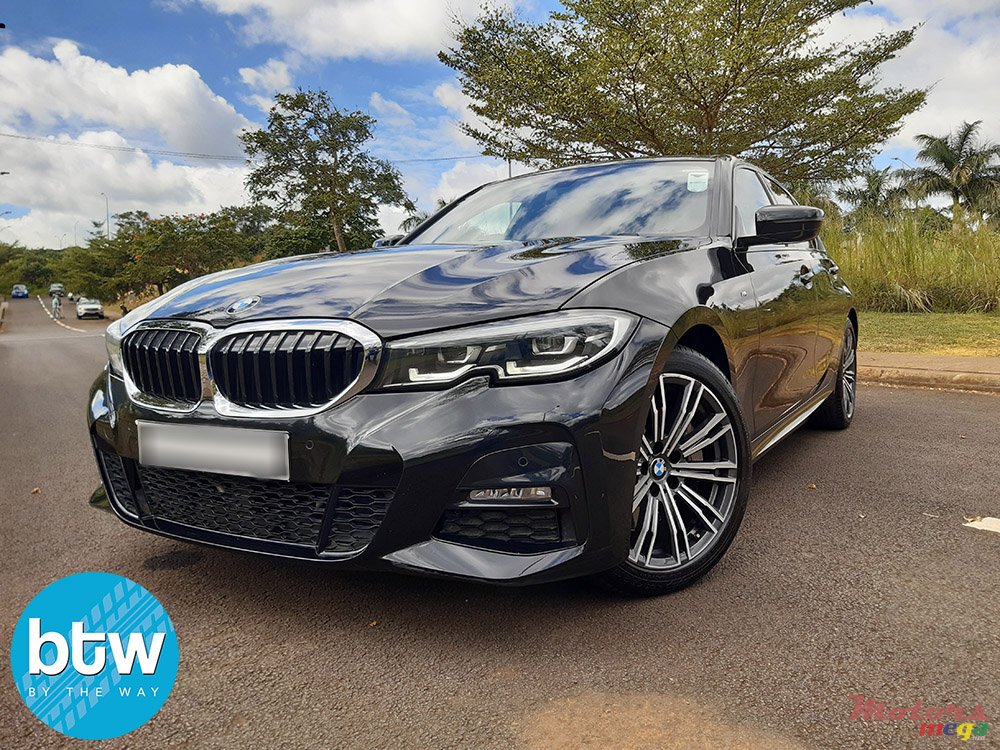2019' BMW 330 photo #2