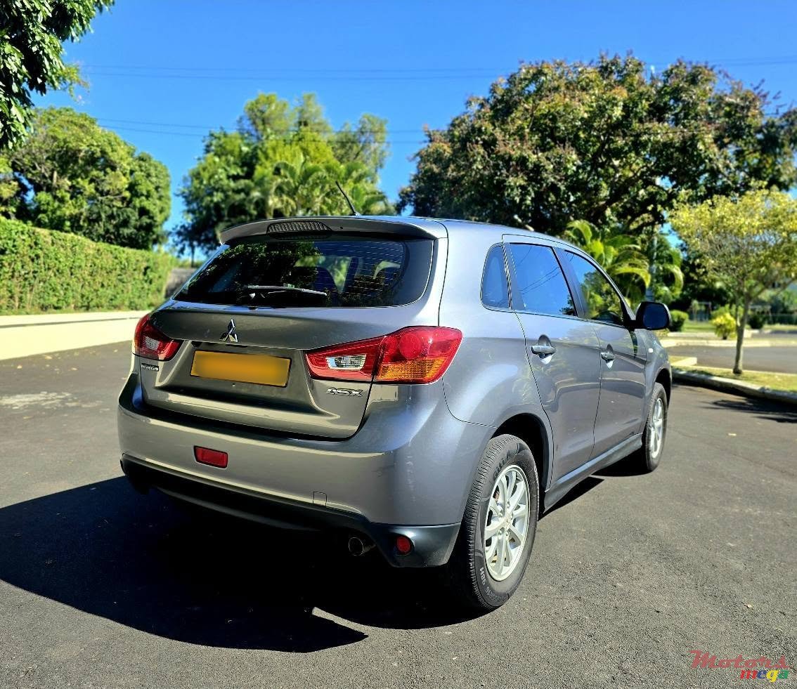 2015' Mitsubishi ASX photo #4