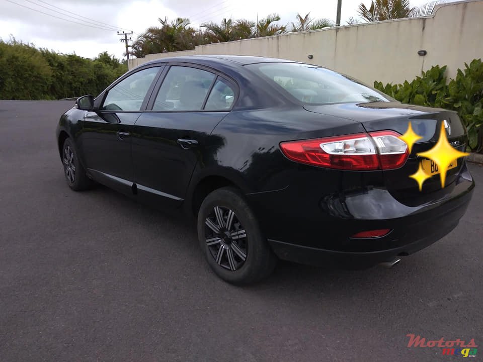 2011' Renault Fluence photo #4