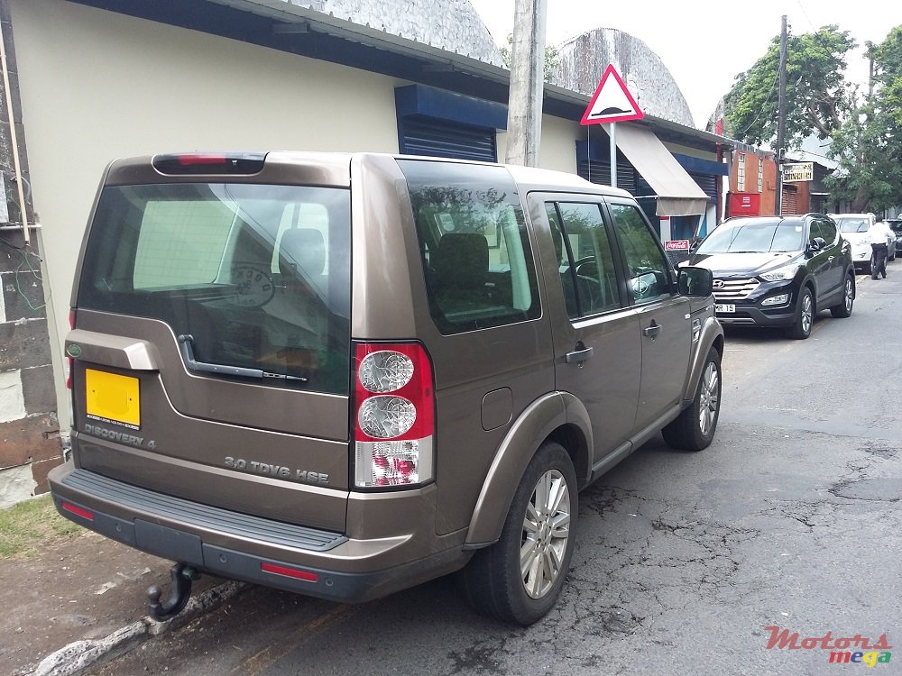 2010' Land Rover Discovery photo #2