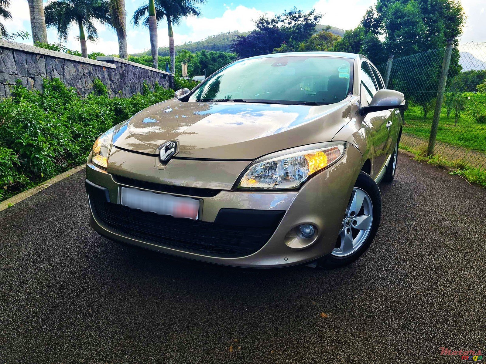 2010' Renault Megane 1.4 Tce 130 photo #1