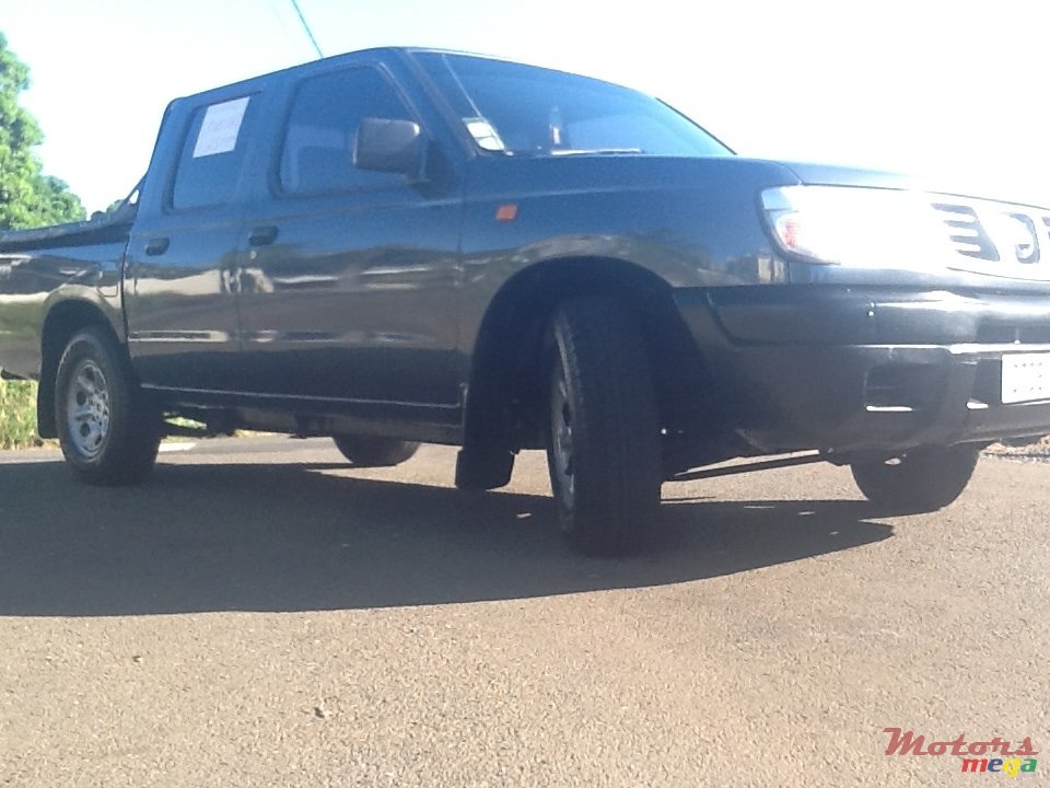 2006' Nissan Navara photo #1