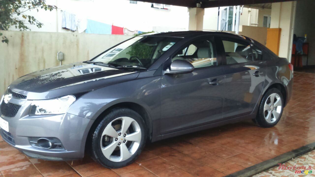 2011' Chevrolet Cruze photo #1