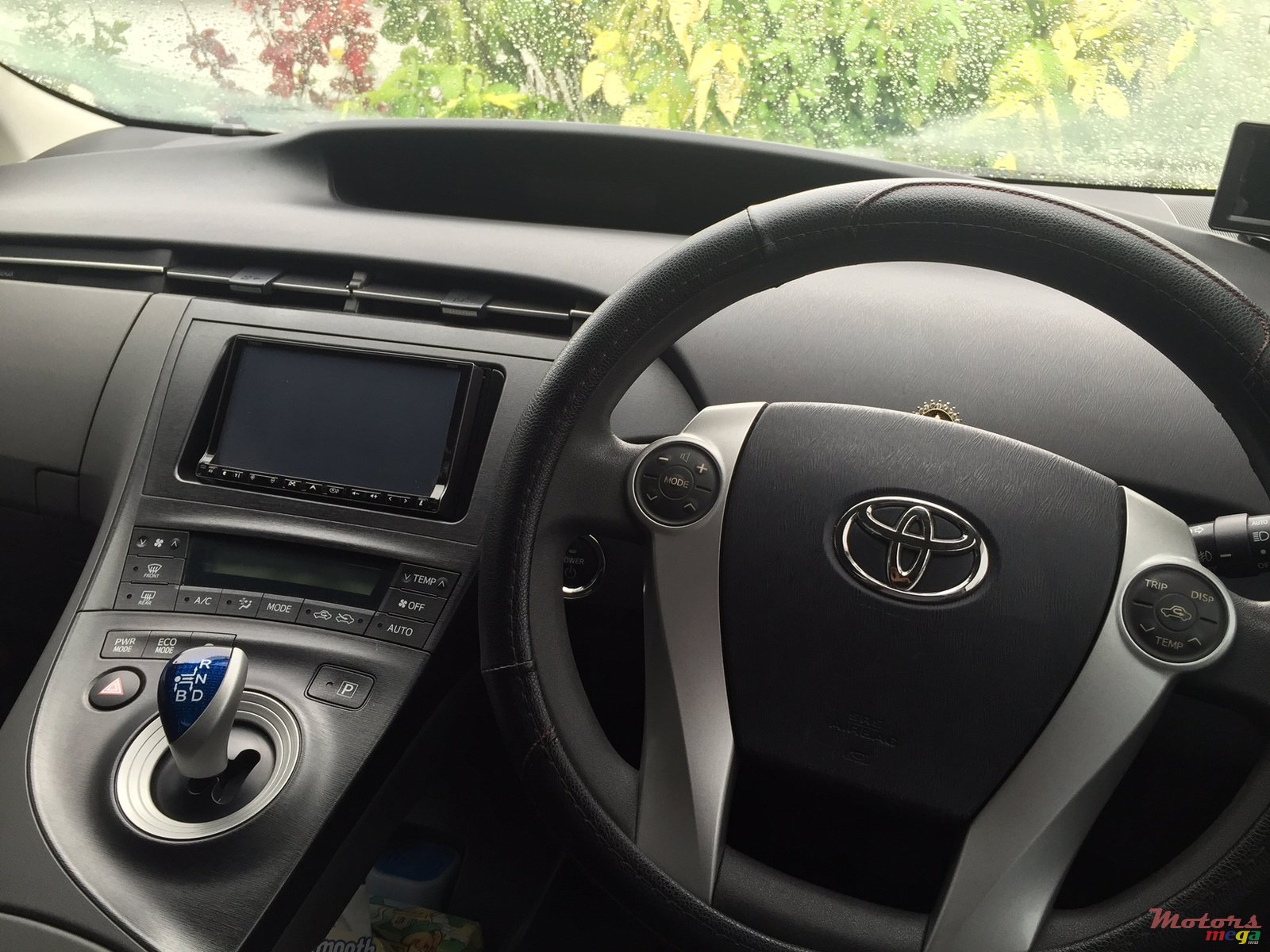 2010' Toyota Prius photo #3