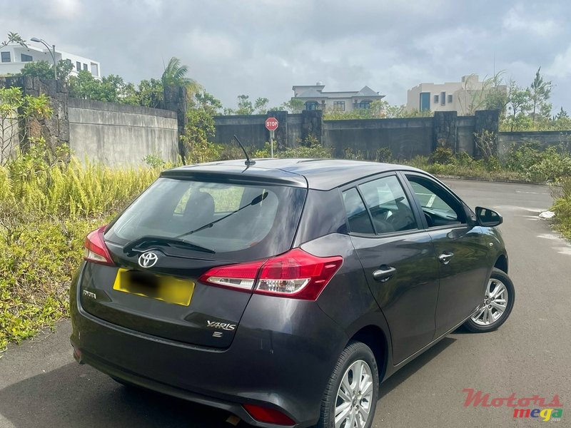 2018' Toyota Yaris Hatchback photo #2