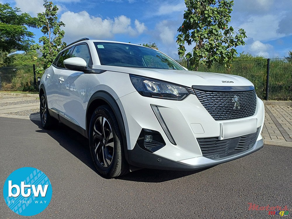 2020' Peugeot 2008 photo #1
