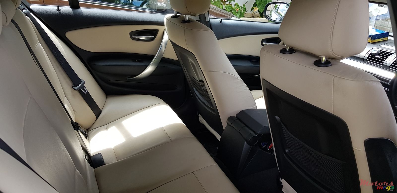 2011' BMW 1 Series 5 Door photo #5