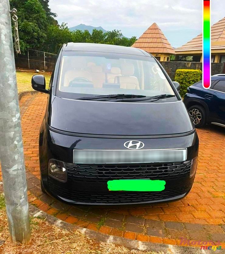 2022' Hyundai Staria 11 seater photo #2