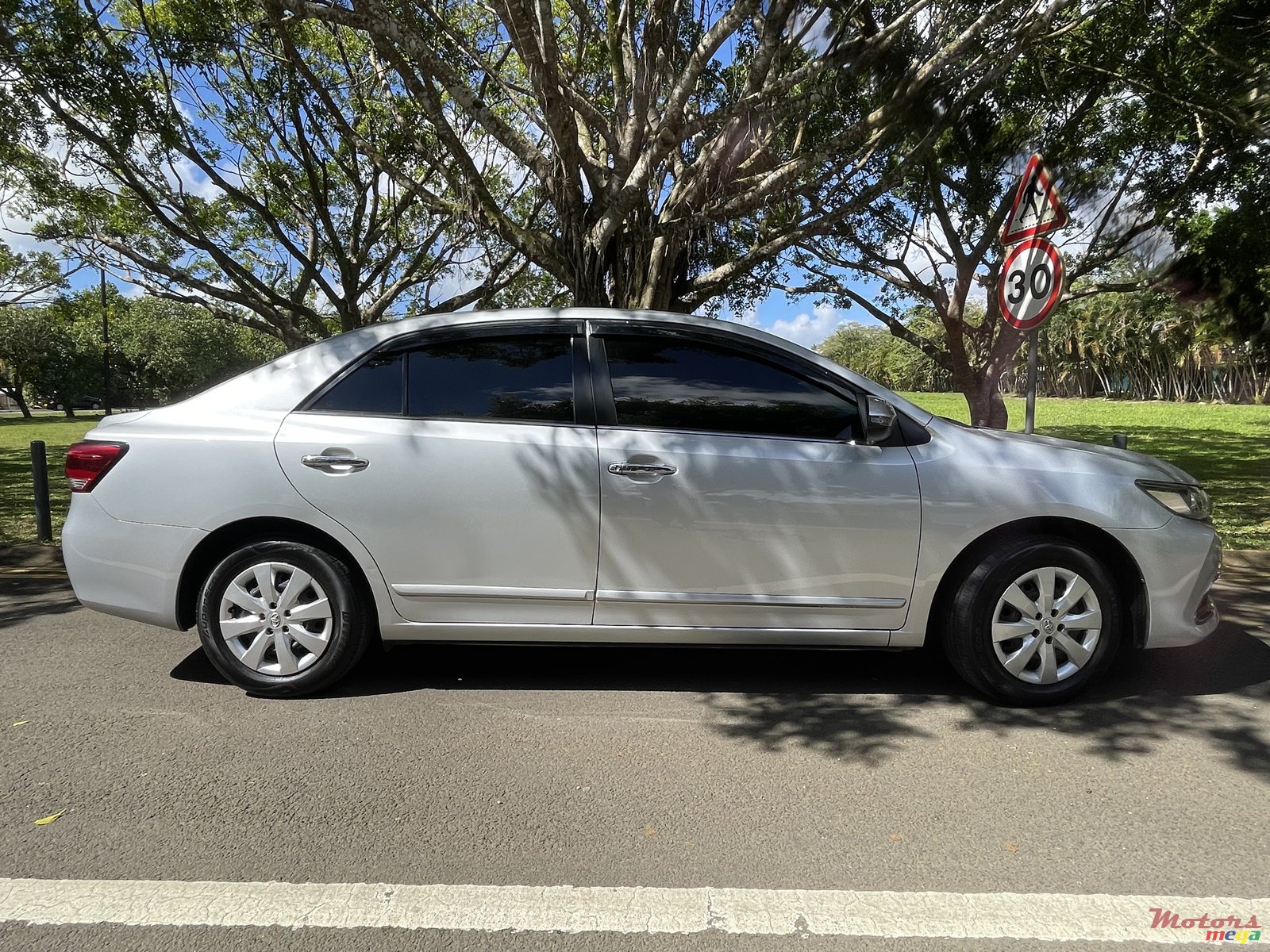 2018' Toyota Premio photo #4
