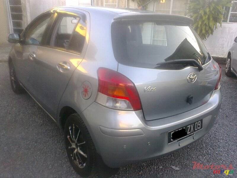 2009' Toyota Vitz Vitz photo #3