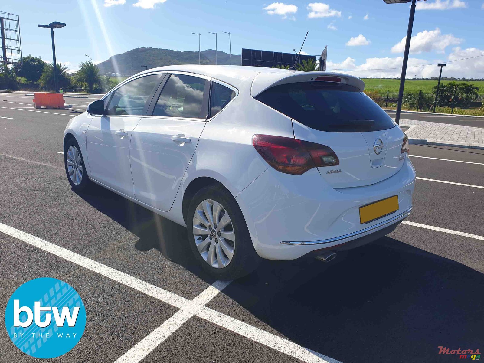 2014' Opel Astra 1.4 Turbo photo #2