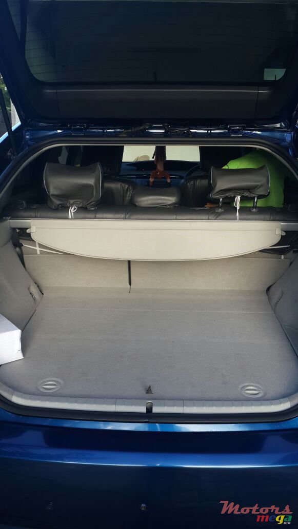 2012' Toyota Prius photo #4