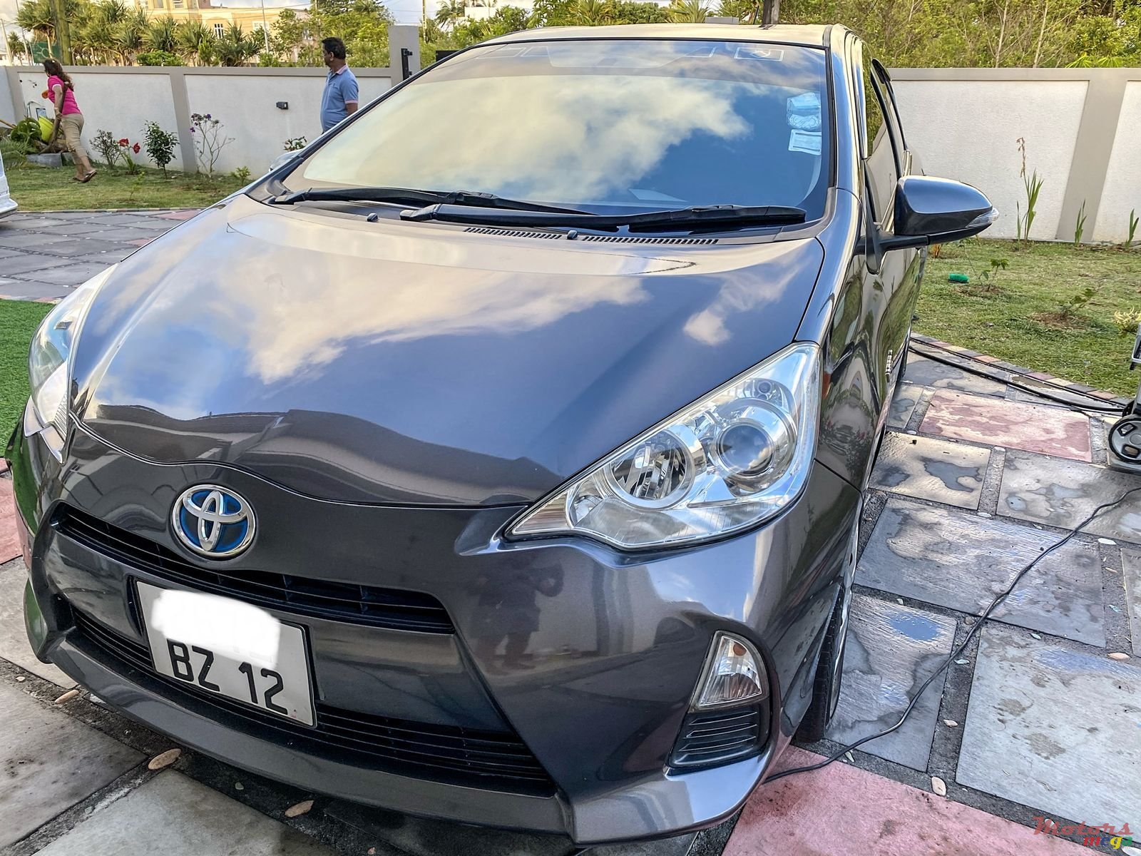 2012' Toyota Aqua photo #3