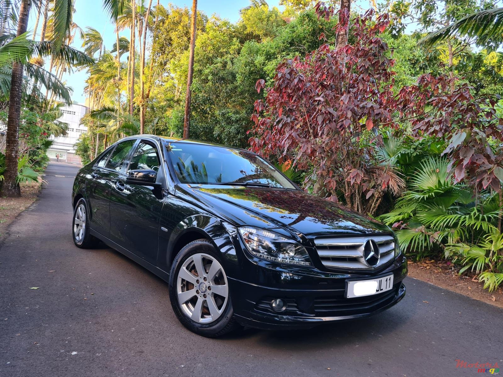 2011' Mercedes-Benz C180 photo #1