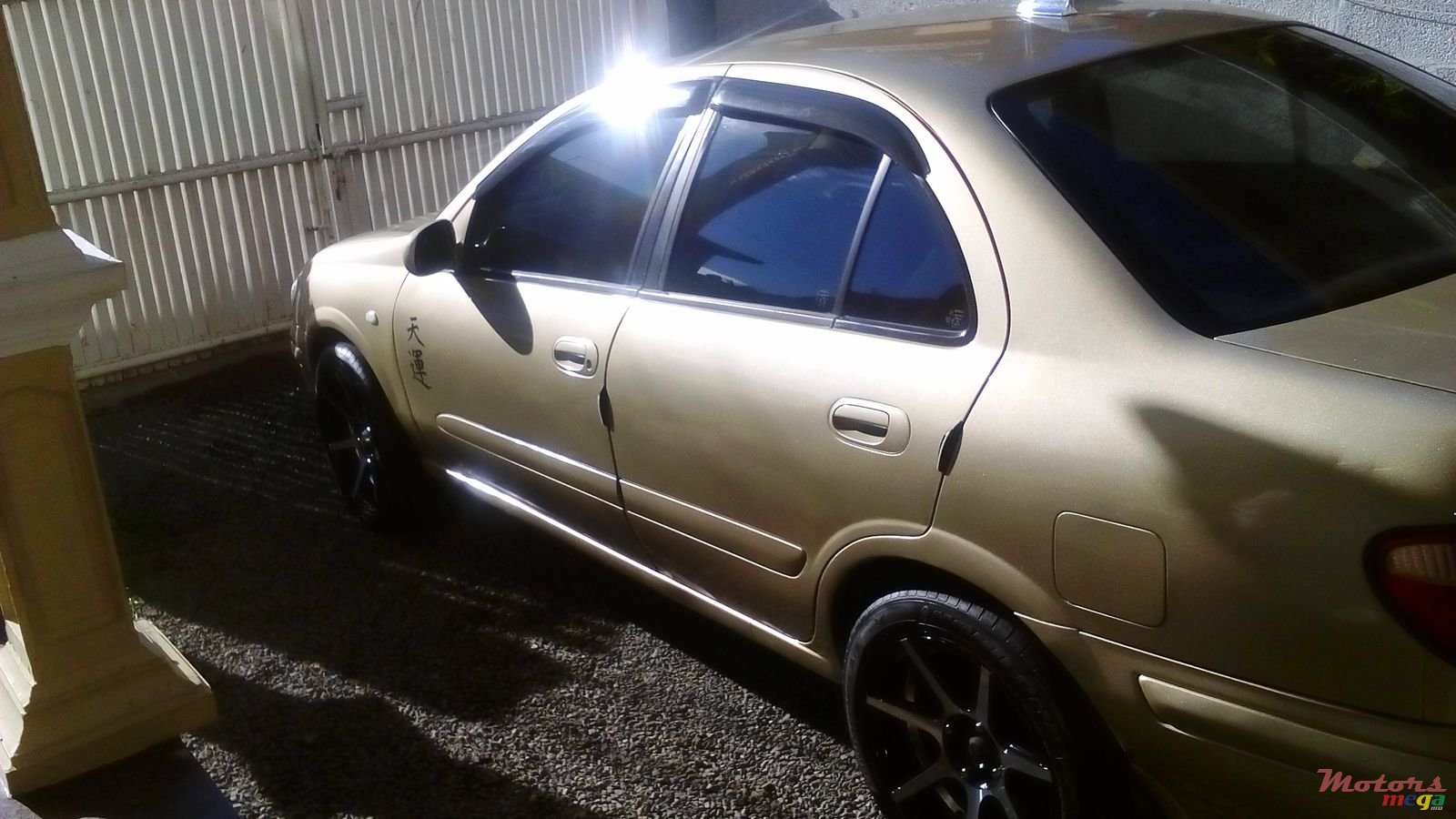 2001' Nissan Sunny photo #1