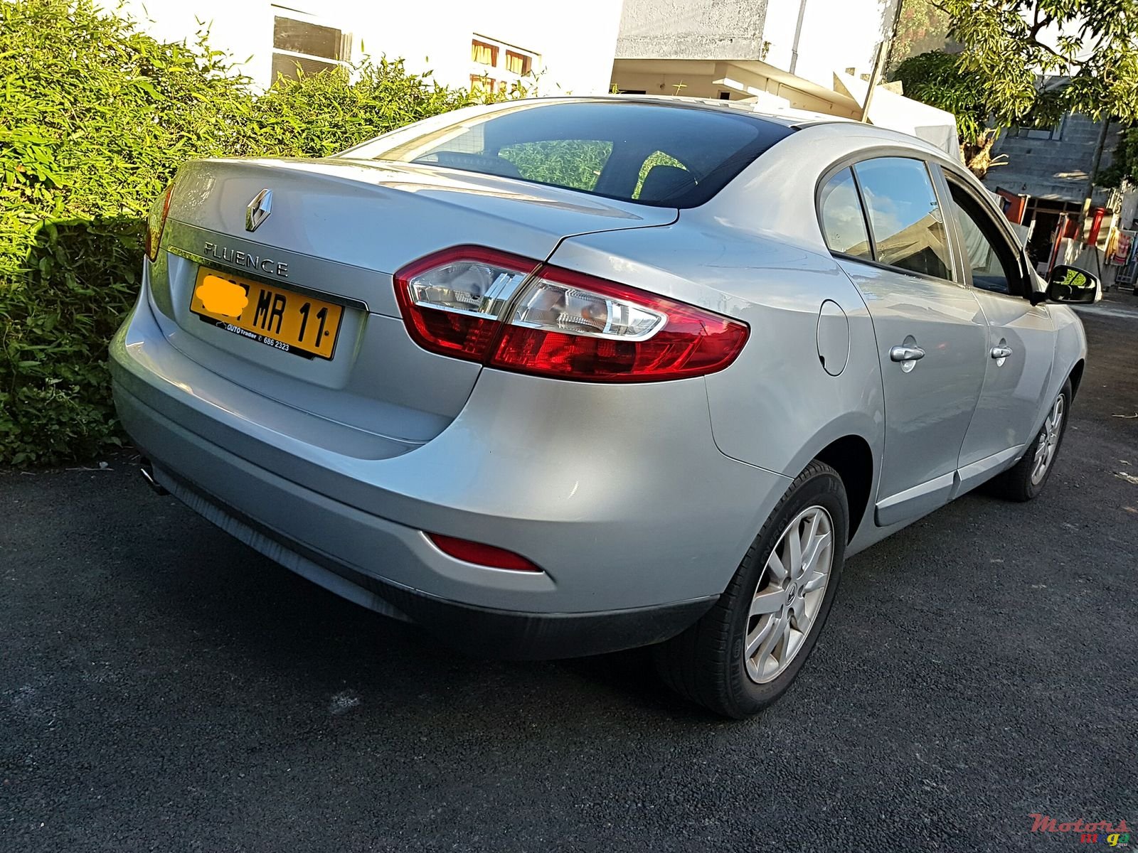 2011' Renault Fluence 1500 cc photo #3