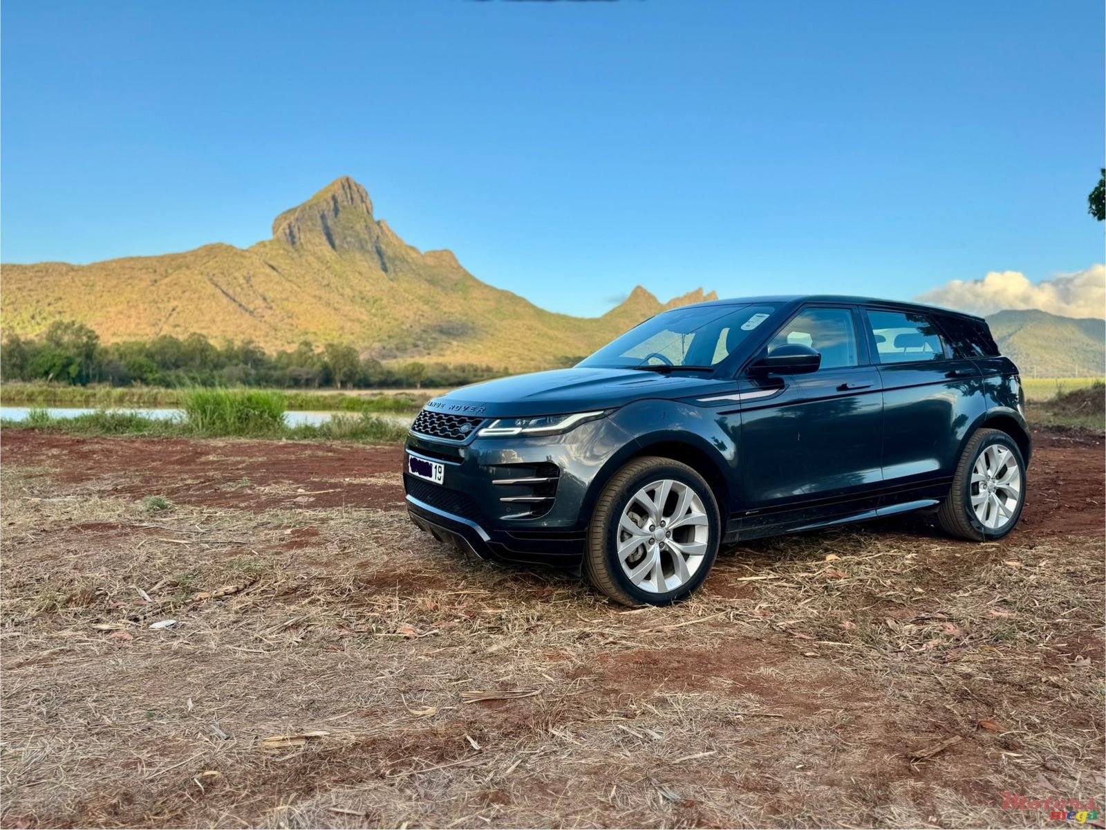 2019' Land Rover Range Rover Evoque photo #1
