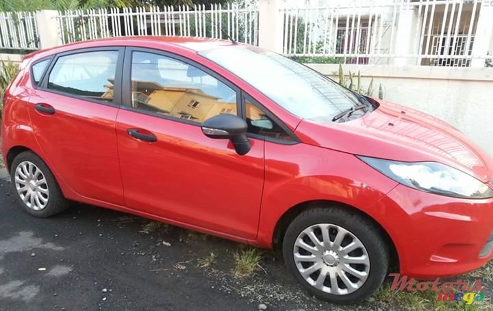 2012' Ford Fiesta photo #2