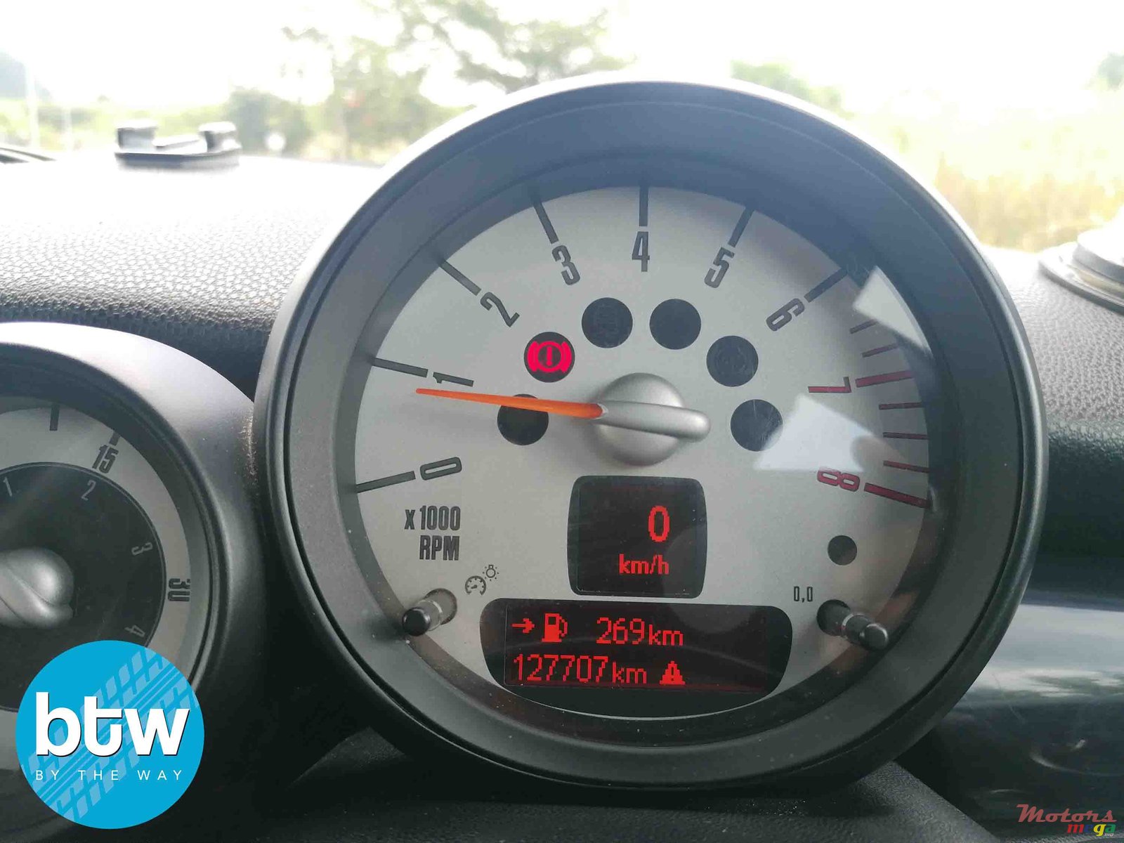 2011' MINI Cooper photo #7