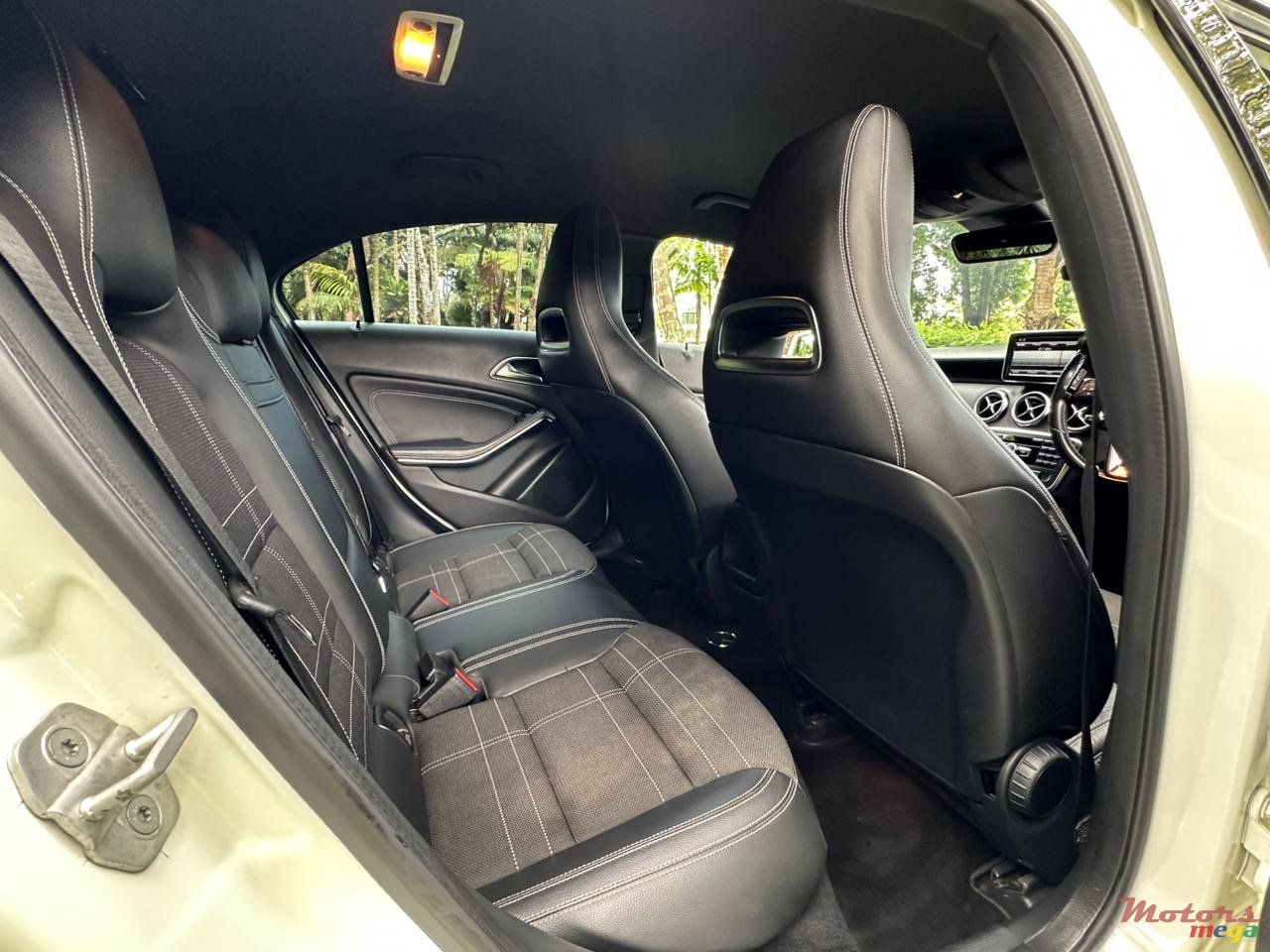 2013' Mercedes-Benz A180 photo #6