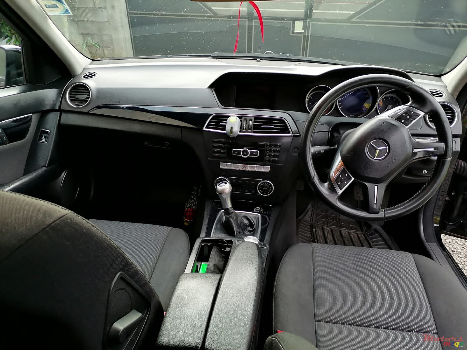 2011' Mercedes-Benz C-Class C180 photo #6