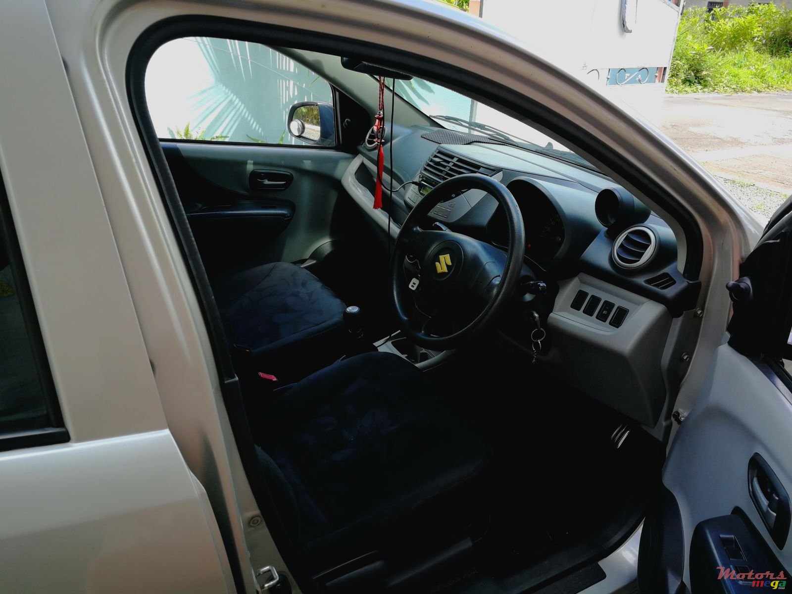 2010' Suzuki Celerio photo #3