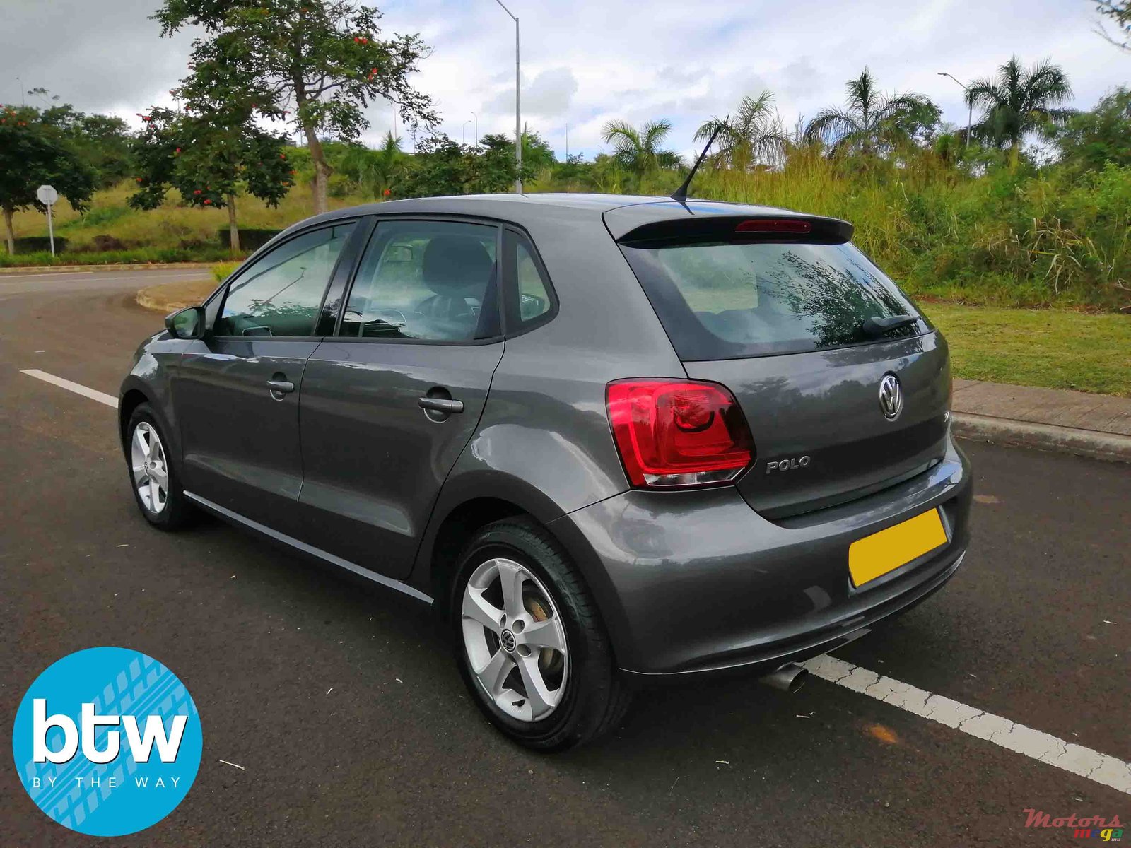 2011' Volkswagen Polo photo #3