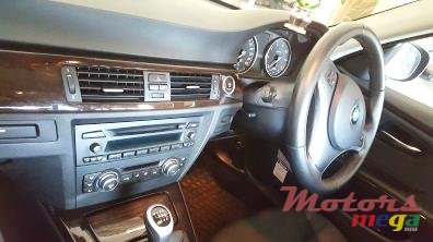 2010' BMW 3 Series photo #5