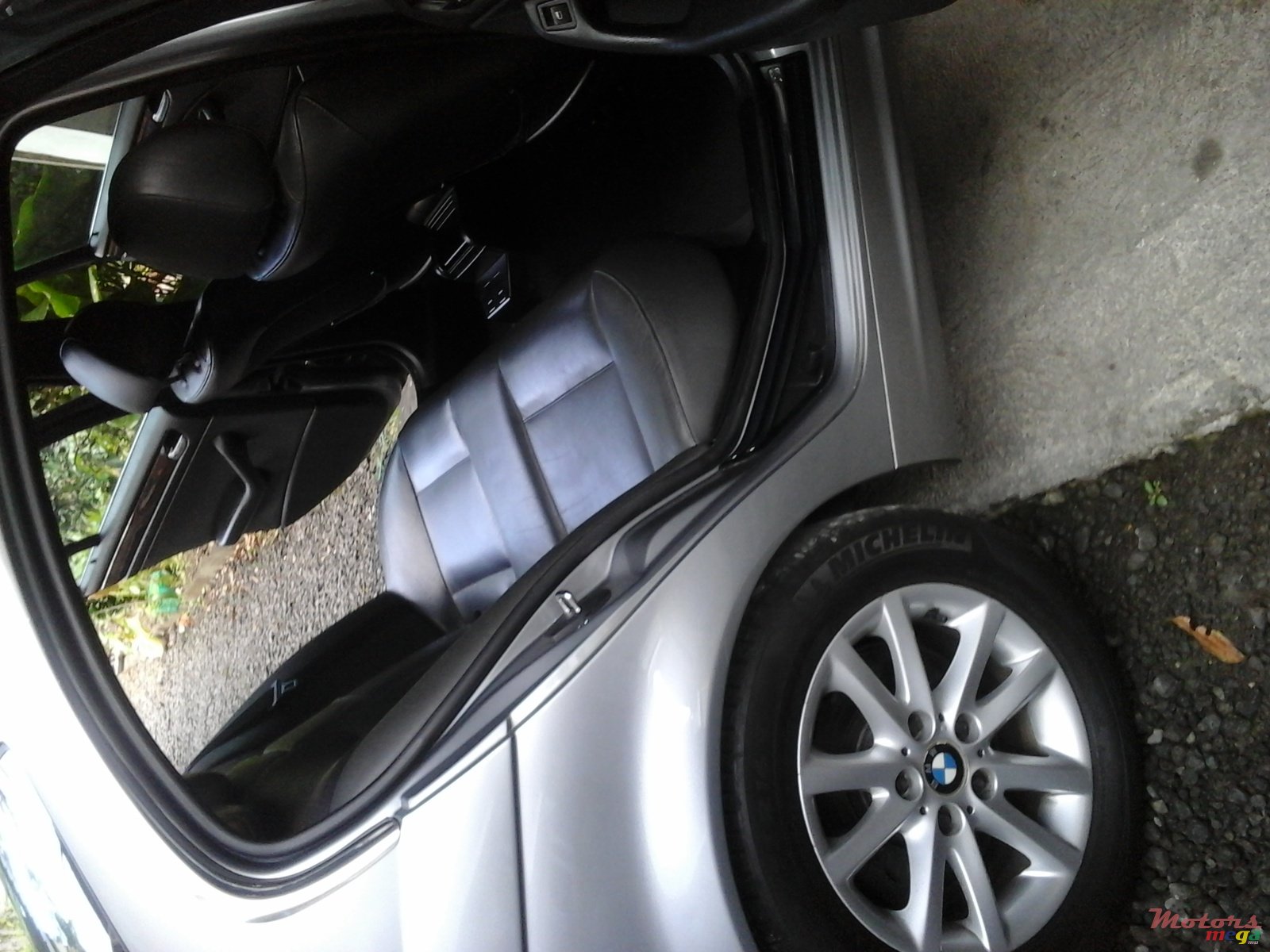 2004' BMW 3 Series photo #2