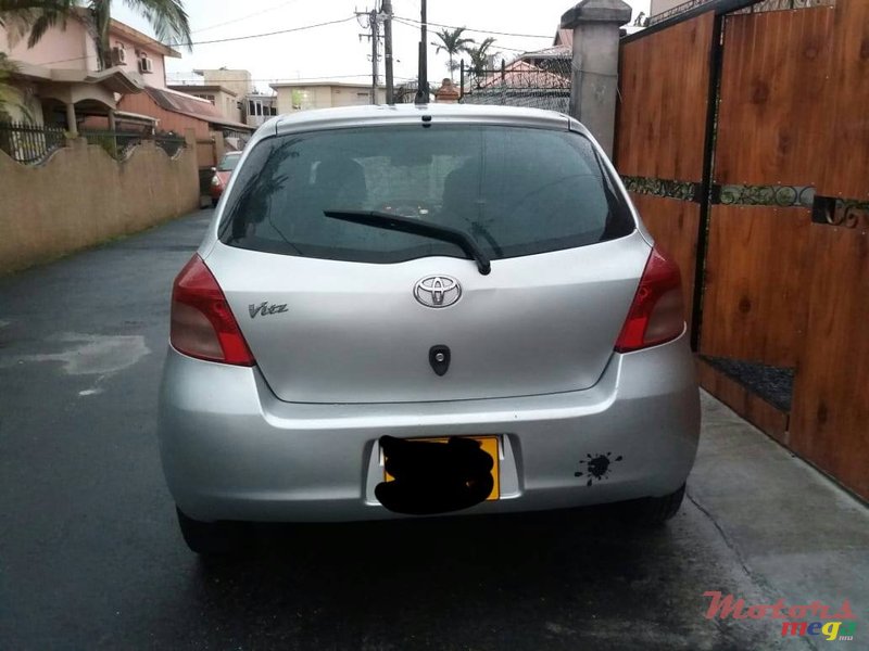 2005' Toyota Vitz photo #4