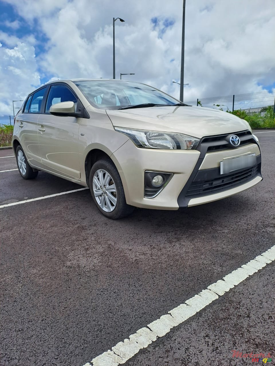 2016' Toyota Yaris photo #2